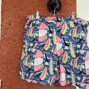 Vineyard Vines Men Size Medium Swimming Shorts Sailboat Patterning Preppy